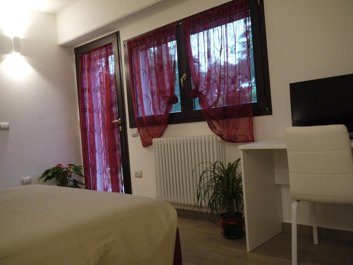 モンテフィオーレ・コンカ "Cara Pace" In Collina Per Famiglie Bed & Breakfast エクステリア 写真
